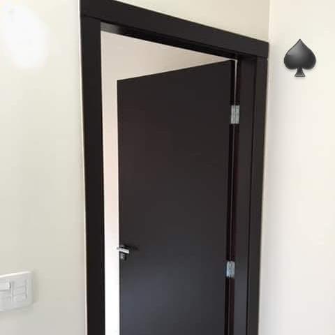 Pintura de porta, na tinta esmalte sintético preto acetinado!