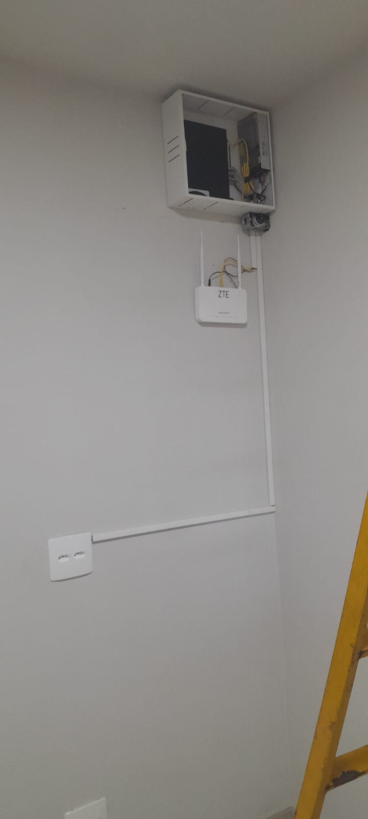 Acabamento de circuito para alimentação de painel de cameras