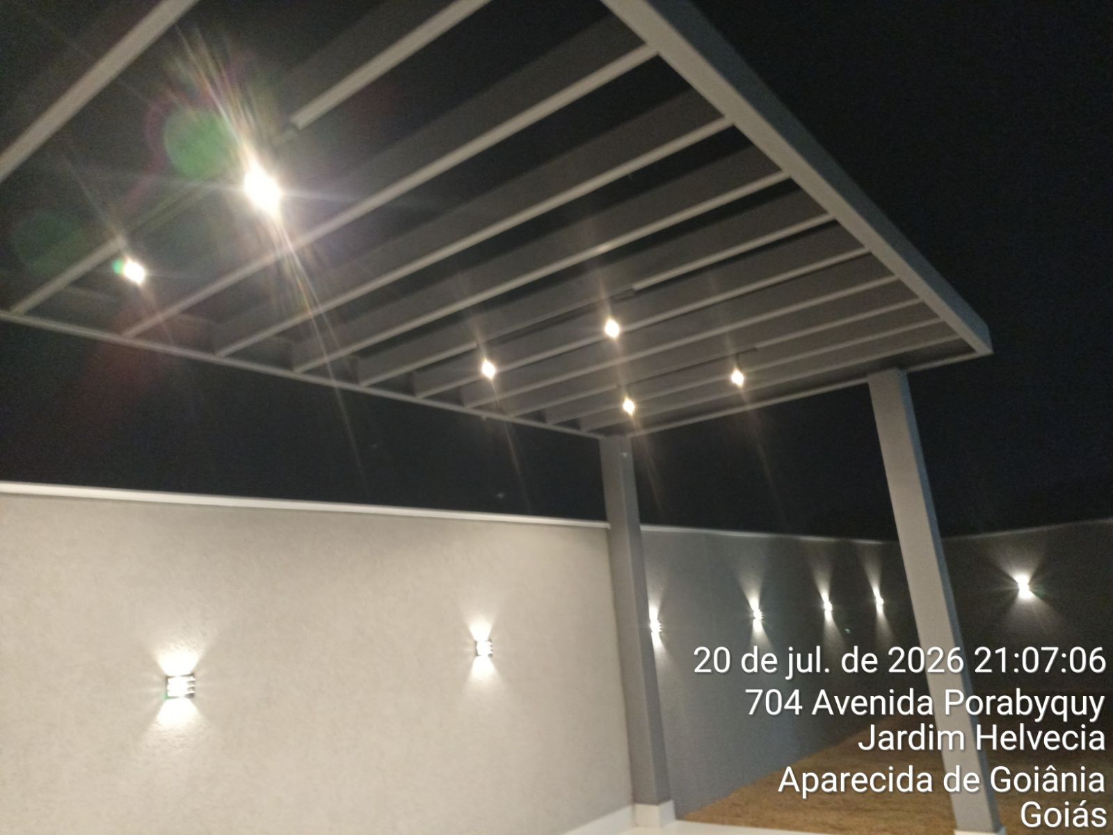 Instalação de iluminação em trilho e arandelas 