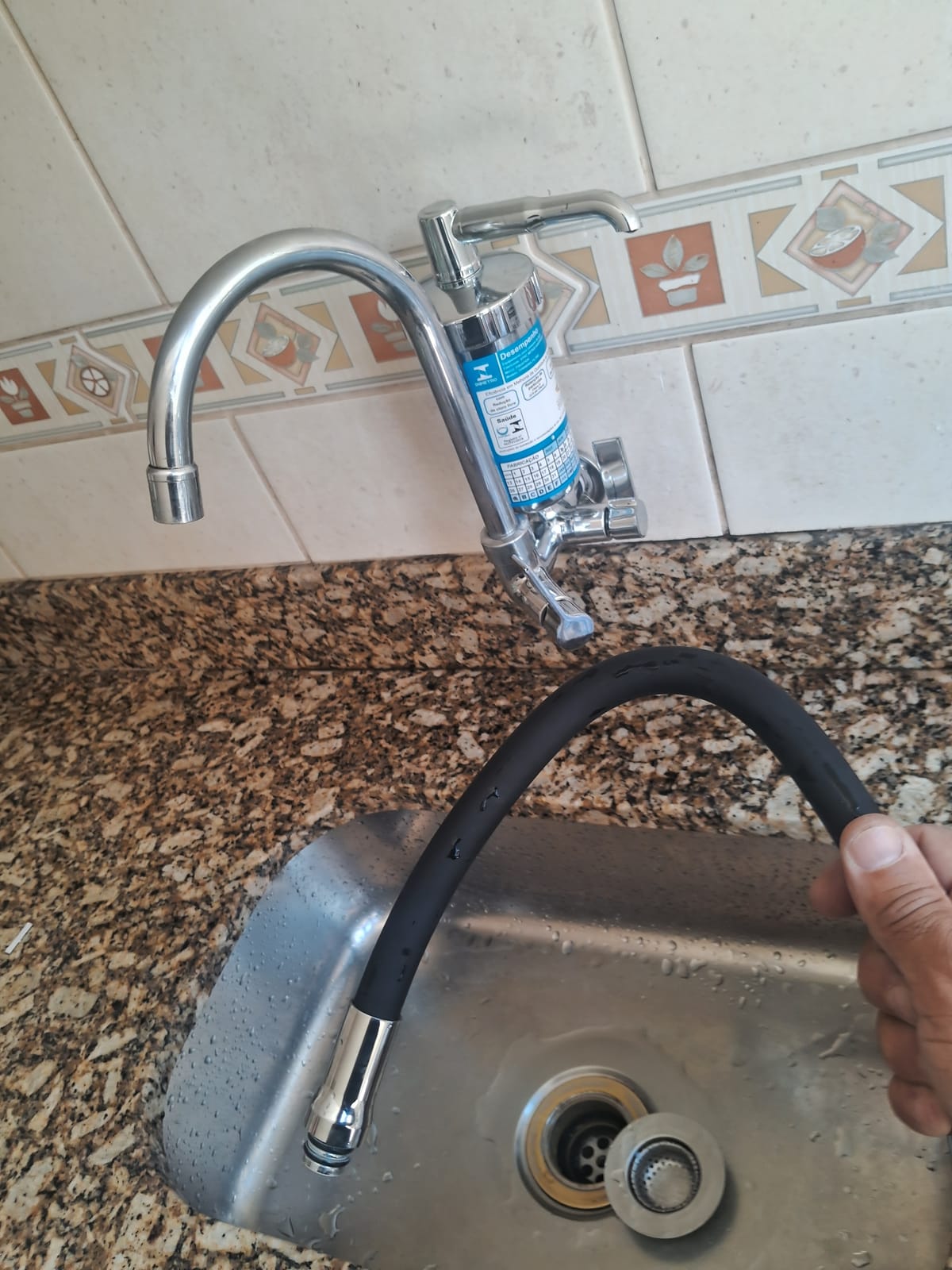 Conserto manutenções e instalações de torneiras cozinha banheiro área de serviço.. 